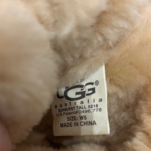 UGG Brown Winter Boots with Cream Fur - Picture 6 of 10